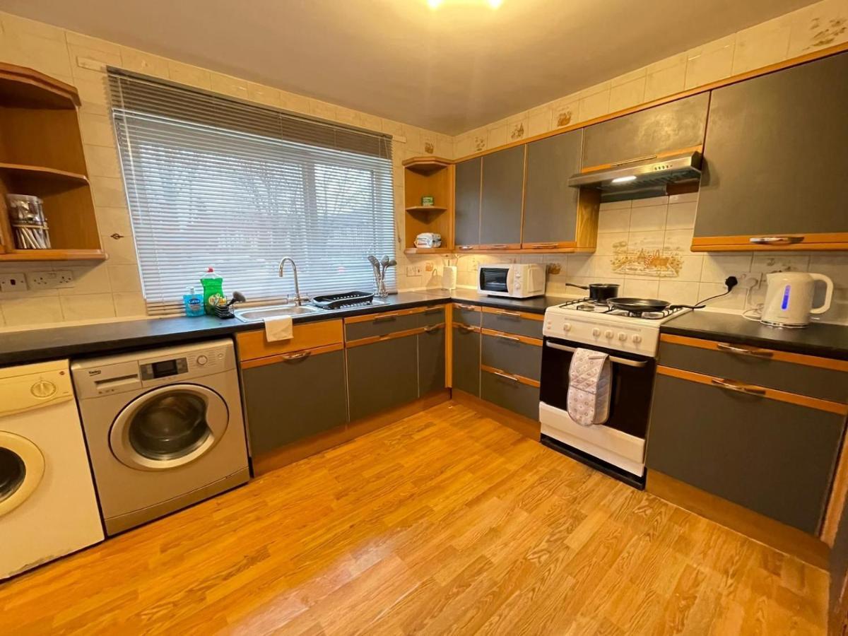 Spacious Bedroom In Beckton London Exterior photo